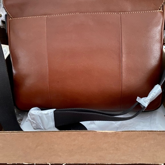 NEW Fossil leather messenger bag (was$278!) - Picture 5 of 5